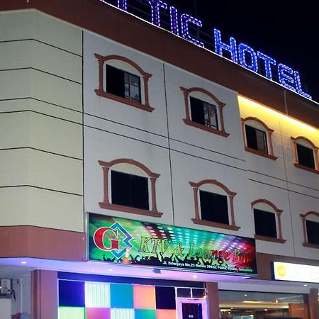 Cittic Hotel Batam Buitenkant foto
