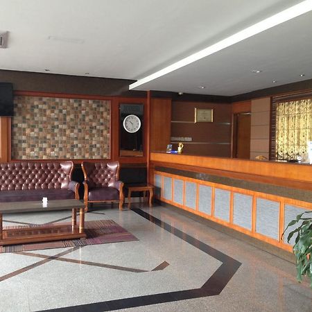 Cittic Hotel Batam Buitenkant foto