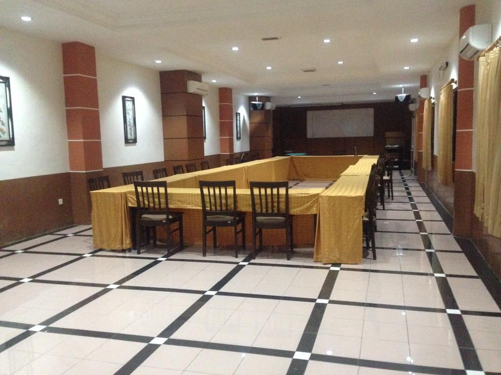 Cittic Hotel Batam Buitenkant foto