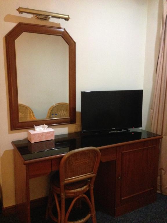Cittic Hotel Batam Buitenkant foto