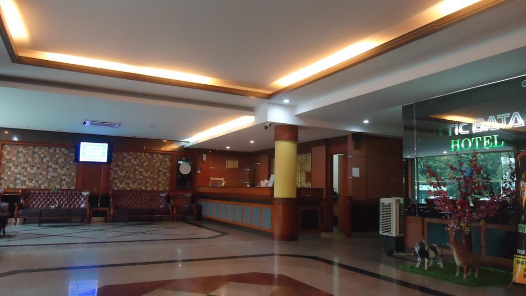 Cittic Hotel Batam Buitenkant foto