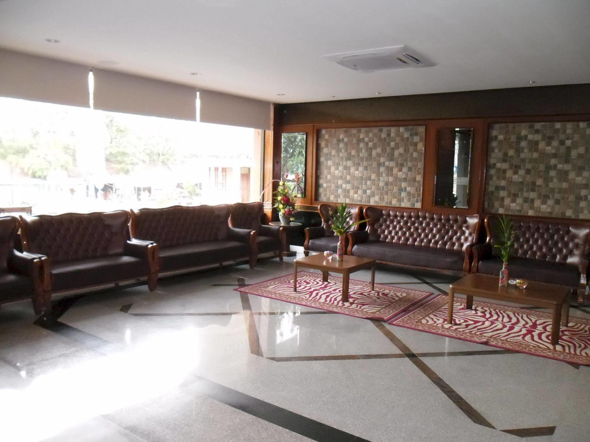 Cittic Hotel Batam Buitenkant foto