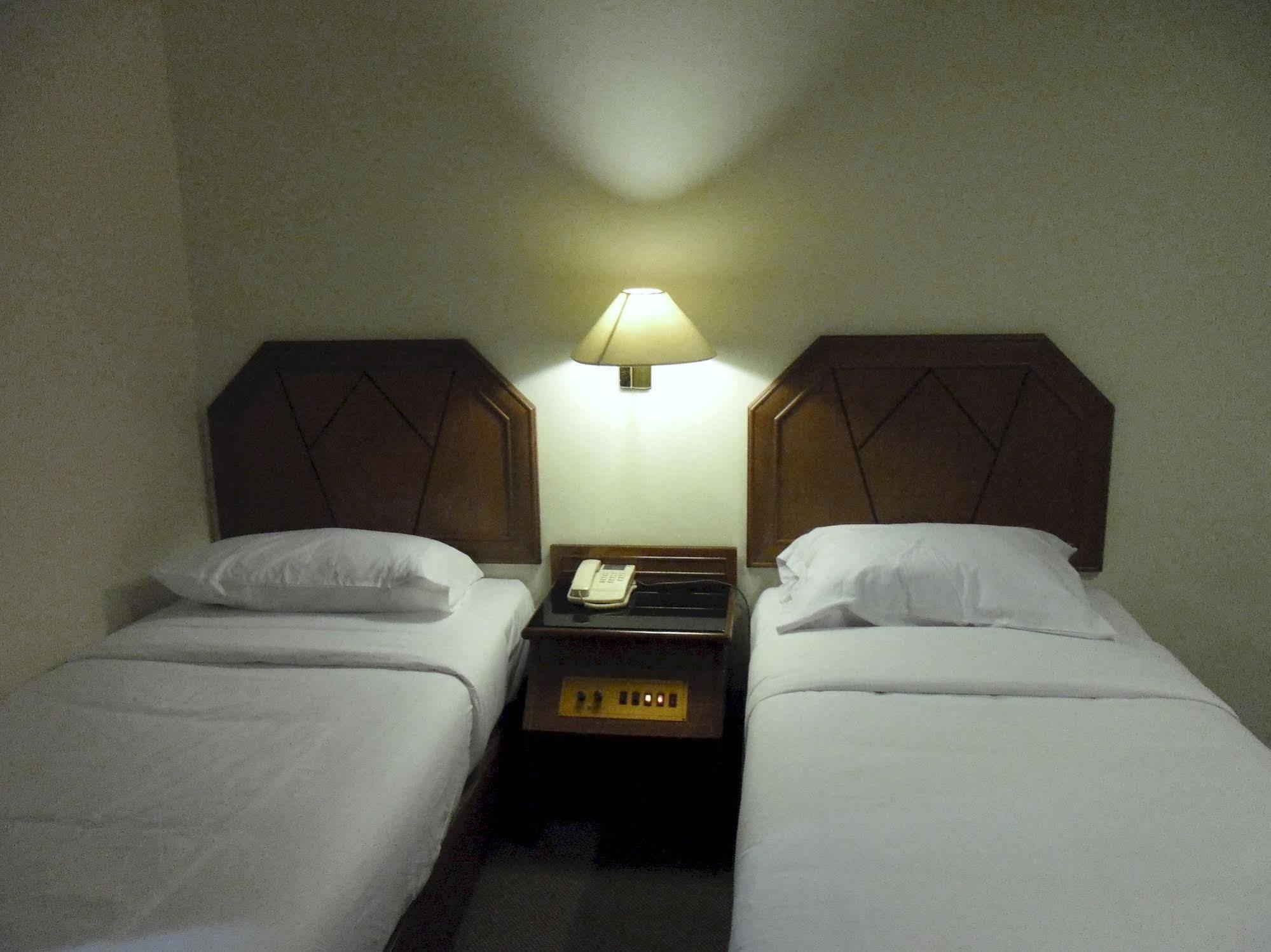 Cittic Hotel Batam Buitenkant foto