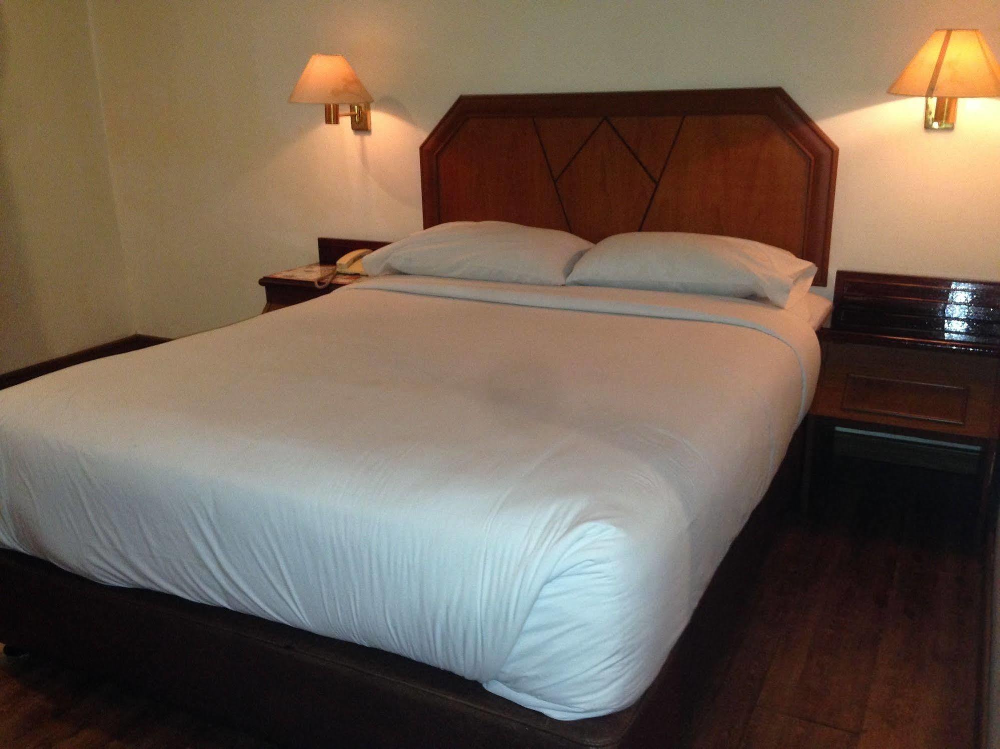 Cittic Hotel Batam Buitenkant foto